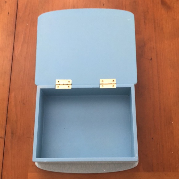 Wooden Box With Home Photograph on Hinged Lid - Picture 2 of 5